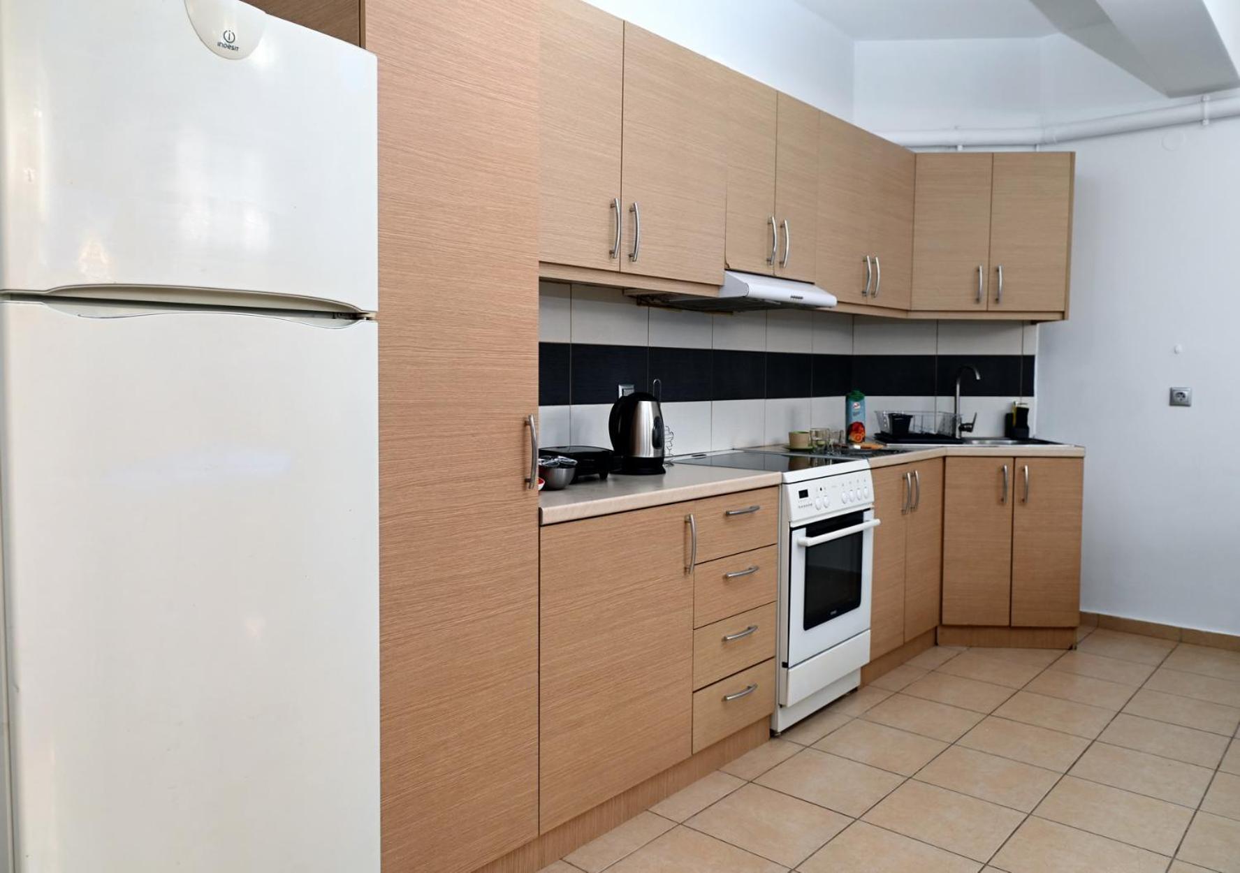 Oasis Lower Ground Floor Apartment Argos Exterior photo