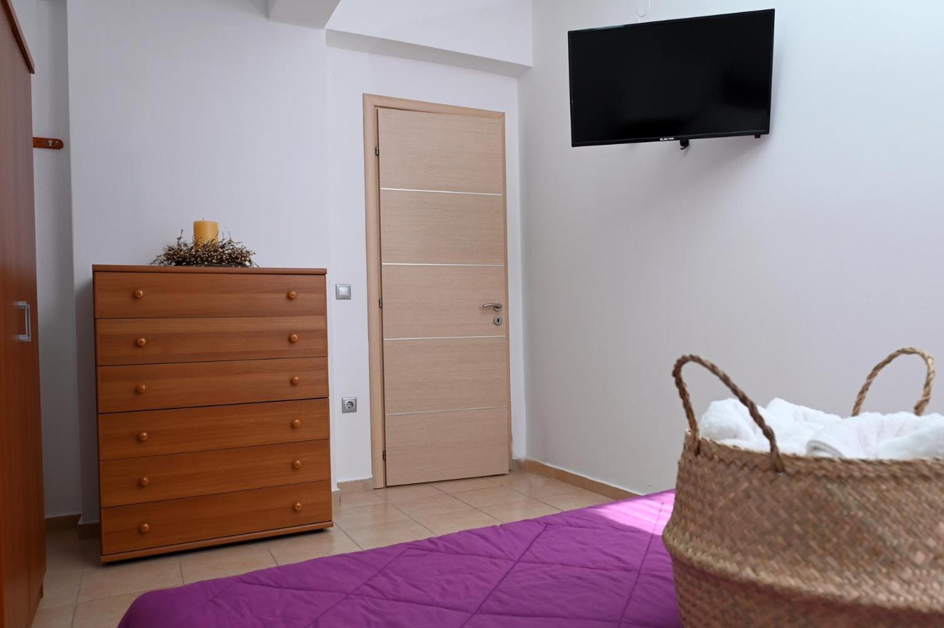 Oasis Lower Ground Floor Apartment Argos Exterior photo